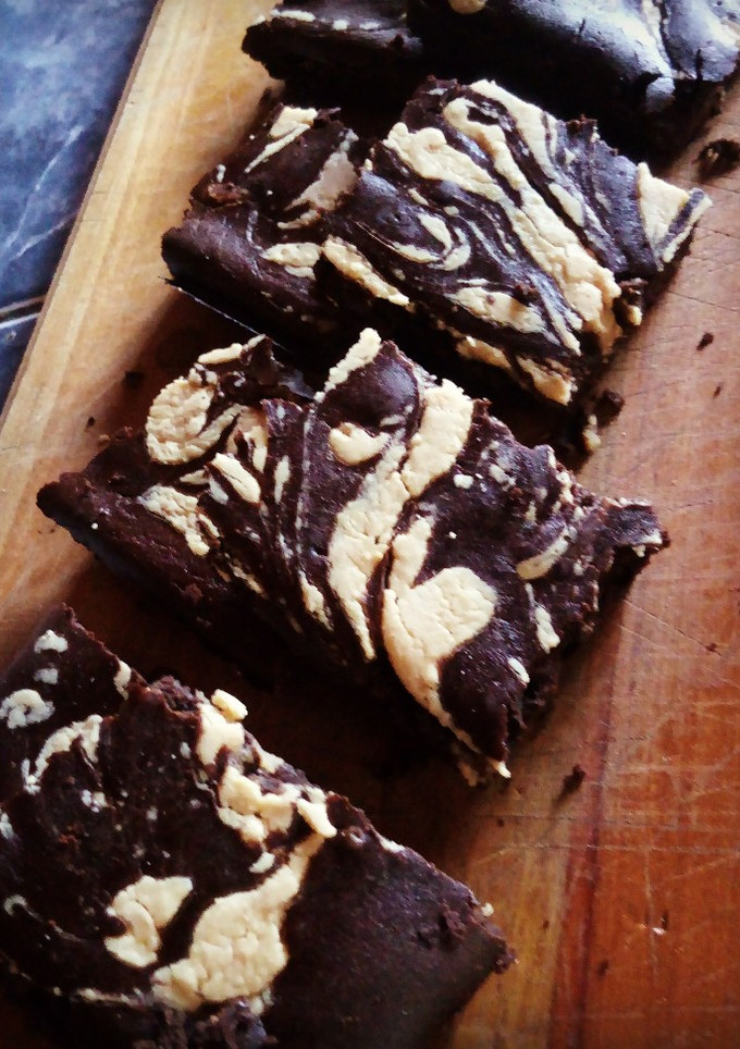 Una foto de Brownie de porotos negros