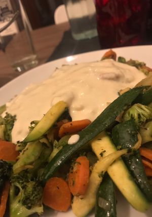 Foto di Broccoli carote e zucchine con crema di taleggio di capra