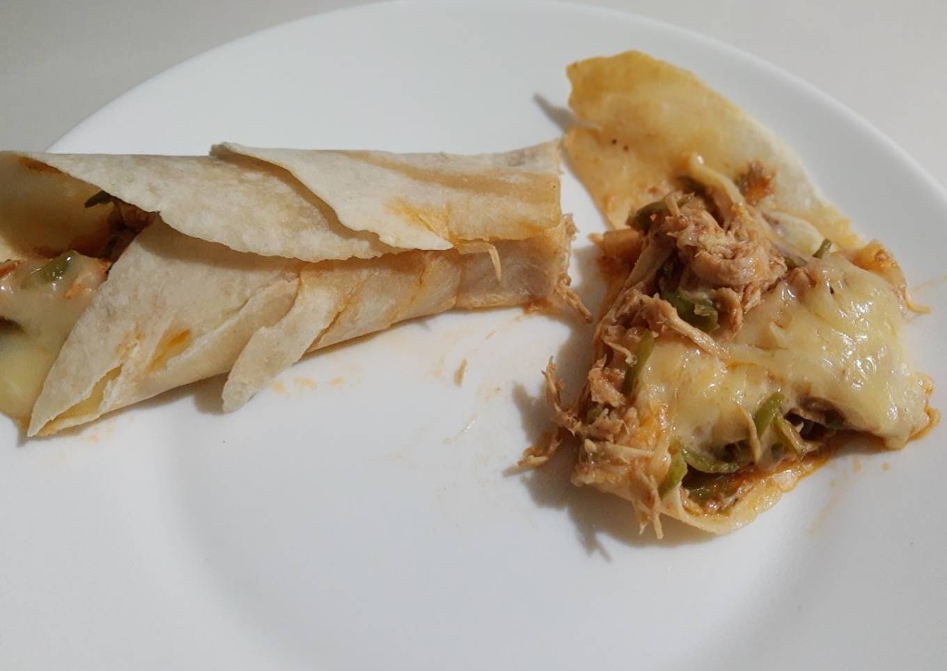 Taco 🌮 de pechuga de pollo, salsa bechamel y queso