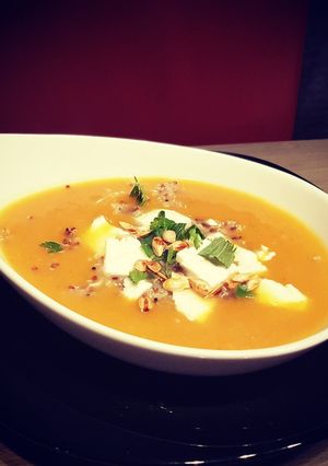 Une photo de #Velouté #carottes, #quinoa et feta