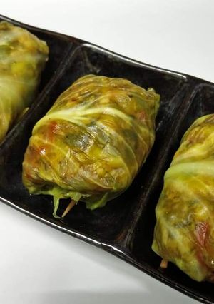 A picture of Spicy Cabbage Rolls.
