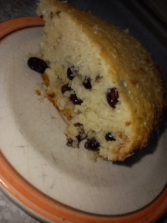 Una foto de Torta de coco y arándanos