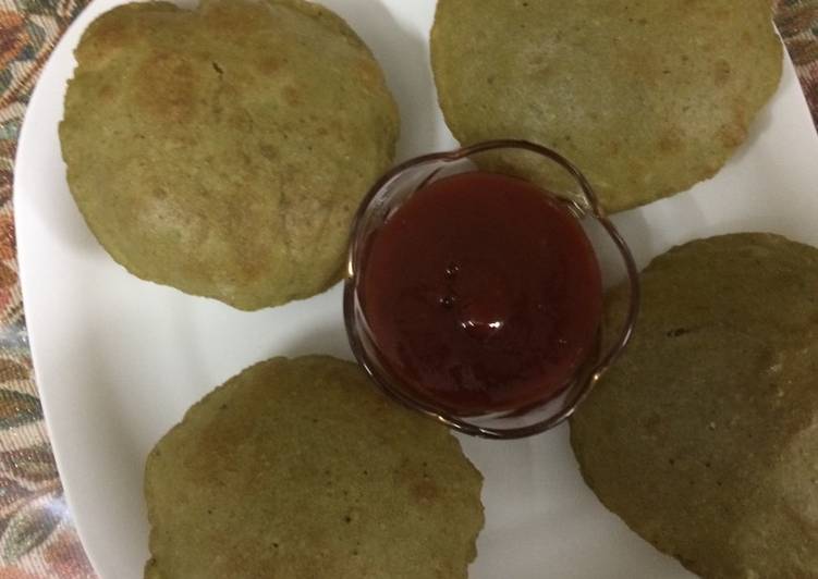 #Palak (spinach and cottage cheese)paneer poori
