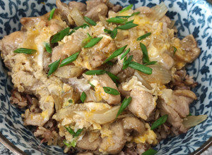 รูปของ ข้าวหน้าไก่และไข่แบบญี่ปุ่น (Oyakodon)