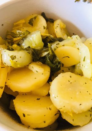 Una foto de Bok Choy con patatas