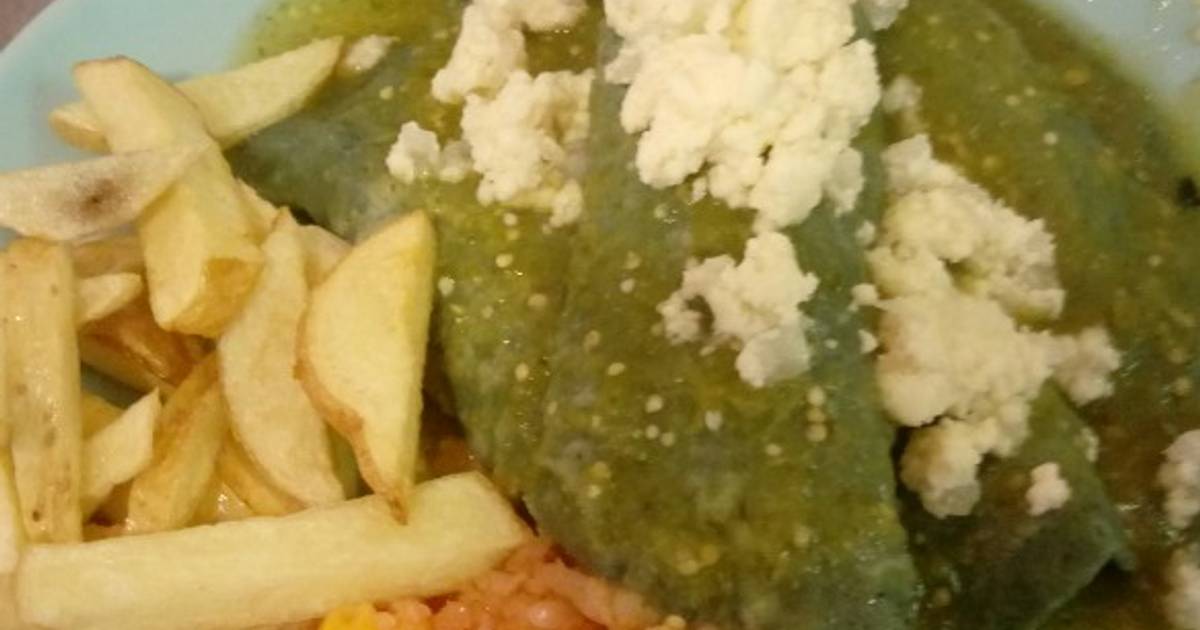 Enchiladas verdes rellenas de queso Receta de Carito Sagaz Cookpad