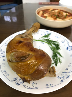 萬用鍋烤大雞腿 的食譜成品照片