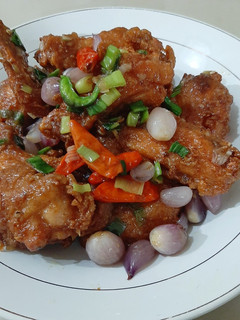 Foto resep Sayap ayam goreng oseng bawang
