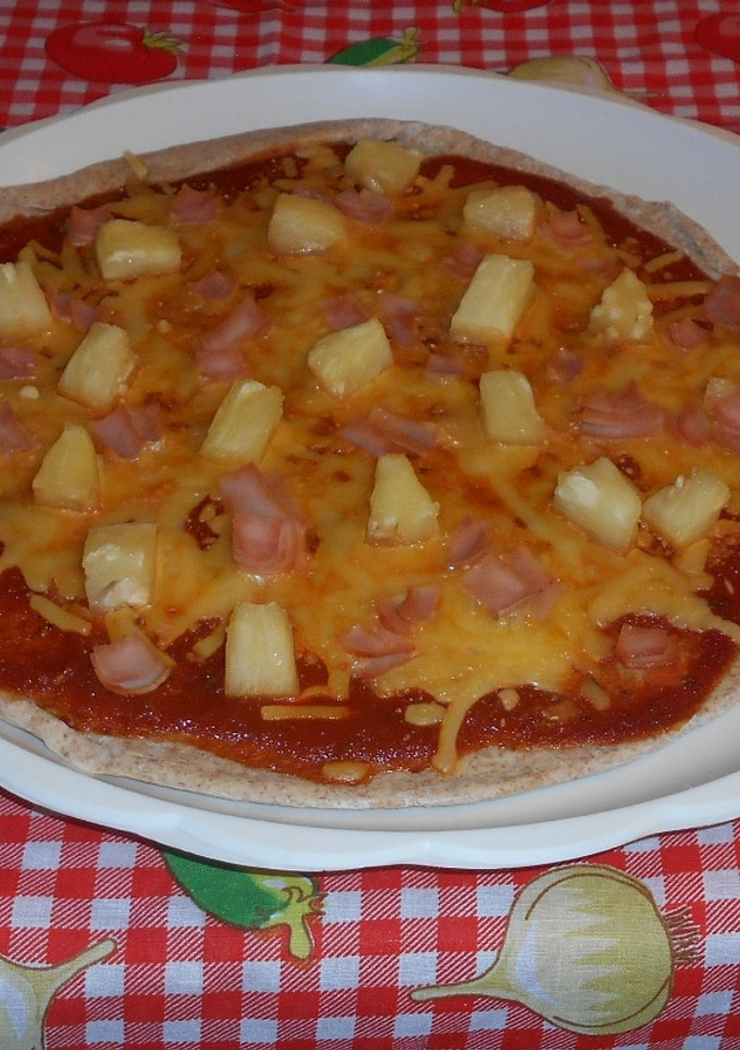 Una foto de Pizza hawaiana casera