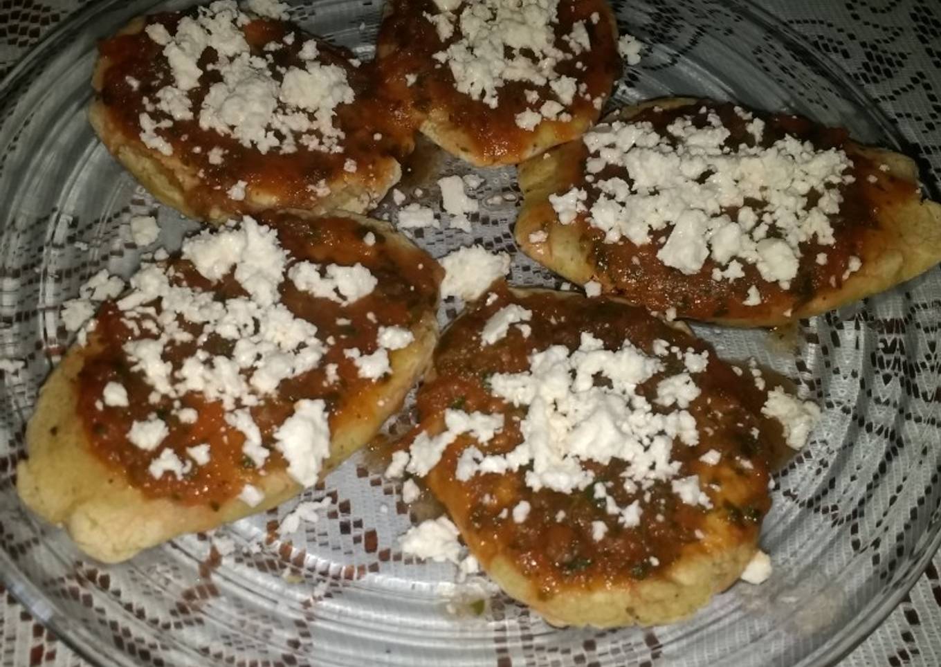 Tlayoyos de arvejas / tlacoyos de chícharo dorado (amarillo)
