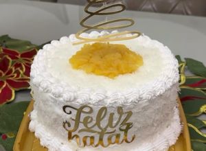 Foto de Bolo branco com coco e ananás