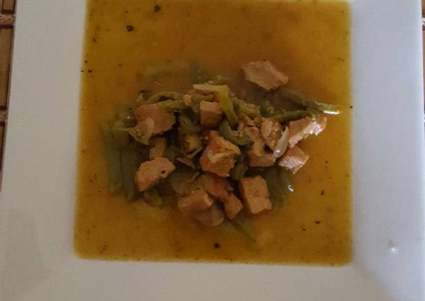 Cerdo con nopales en salsa del molcajete
