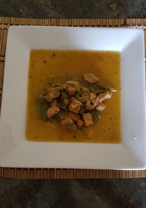 Una foto de Cerdo con nopales en salsa del molcajete