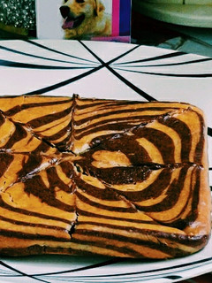 ज़ेबरा केक (Zebra cake recipe in Hindi) रेसिपी मुख्य फोटो