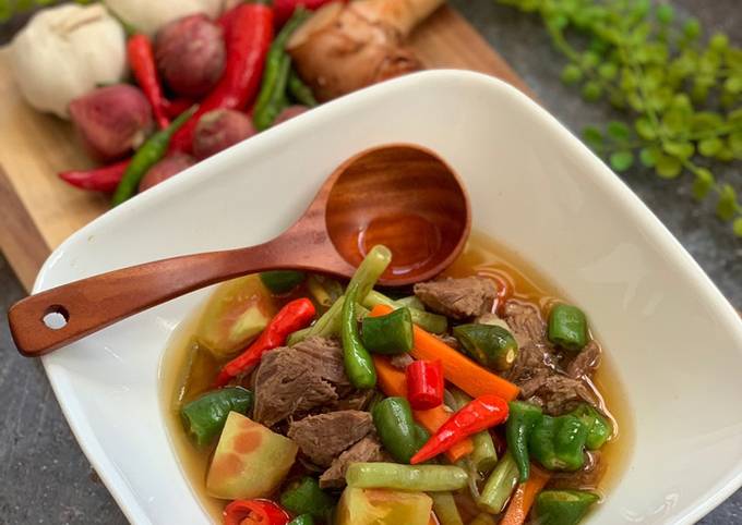 Sour Spicy Beef Soup (Asem Asem Daging)