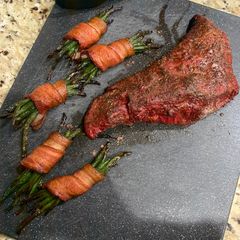 A picture of Smoked bacon wrapped green beans.