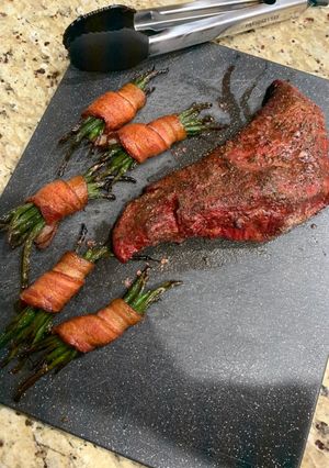 A picture of Smoked Bacon Wrapped Green Beans.