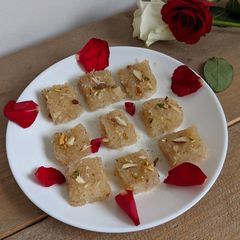 A picture of Coconut Burfi /Nariyal Vadi.