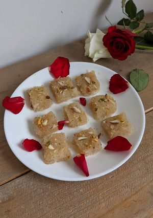 A picture of Coconut Burfi /Nariyal Vadi.