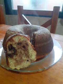 Una foto de Torta de banana con chocolate y chips de chocolate