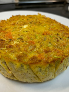 Una foto de Tortilla de calabacín, zanahoria y cebolla en Airfryer Cosori