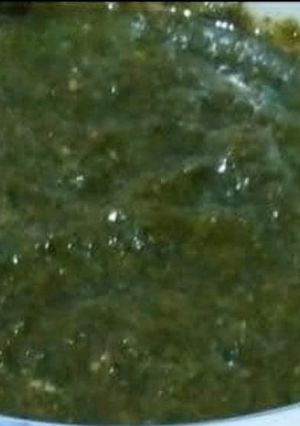 A picture of Green chutney.