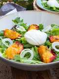 Insalata di Rucola Pesche grigliate e Burrata