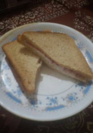 मलाई जैम सैंडविच (Malai Jam Sandwich recipe in hindi) रेसिपी मुख्य फोटो