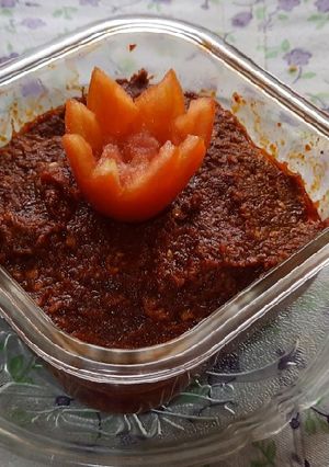 A picture of Chinese shezwan sauce.