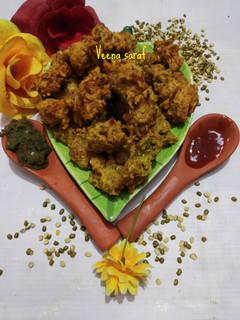 छिलके वाली मूंग दाल के पकौड़े (Chilke wali moong dal ke pakode recipe in Hindi) रेसिपी मुख्य फोटो