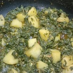 A picture of Aloo palak.