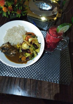 A picture of Grilled Crocker fish in Brown sauce wt Basmati Rice & Mixed Vegs.