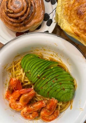 酪梨醬鮮蝦義大利麵 的食譜成品照片