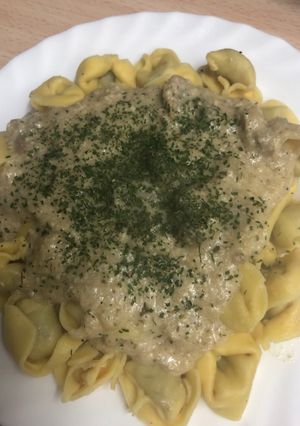 Una foto de 123. Tortellini con salsa de trufa y champiñones (principal pasta)