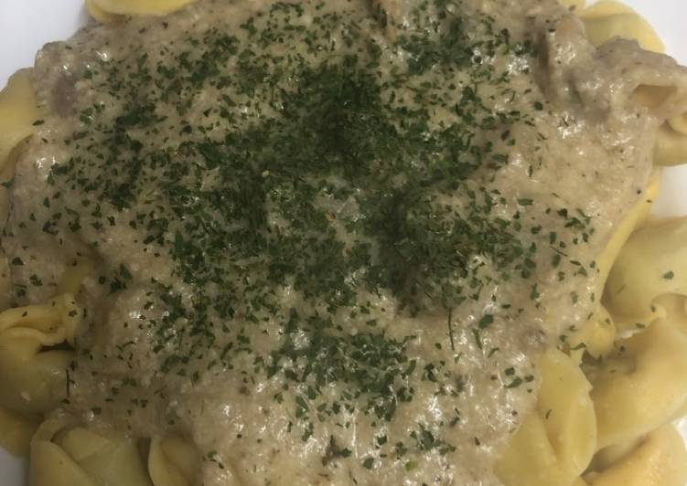 Tortellini con salsa de trufa y champiñones