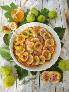 Foto di Crostata prosciutto e fichi