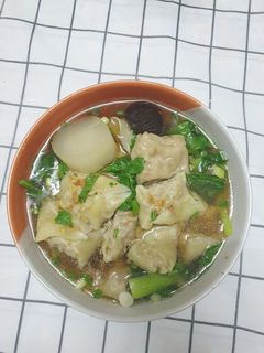 A picture of Pork Wonton Soup.