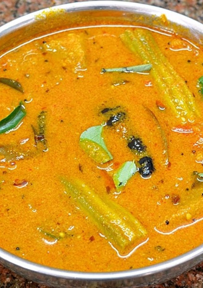 கத்தரிக்காய் முருங்கைக்காய் உருளைக்கிழங்கு புளிக்குழம்பு செய்முறை முக்கிய புகைப்படம்