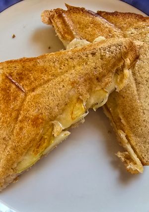 Almás-sajtos melegszendvics recept fotója
