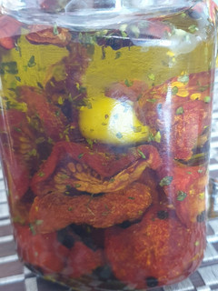 Una foto de Tomates secos en aceite de oliva conserva