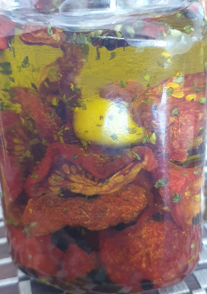 Una foto de Tomates secos en aceite de oliva conserva