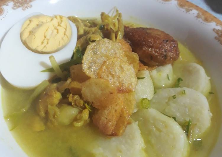 24. Soto Lontong