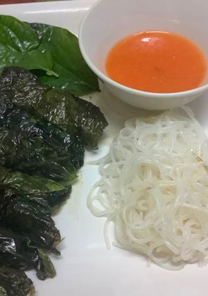 รูปของ เส้นหมี่หมูย่างใบชะพลู