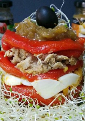 Foto principal de Ensalada de pimientos asados con cebolla caramelizada