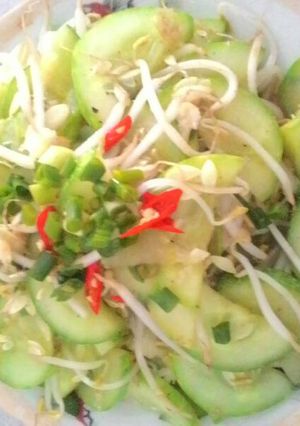 Hình của món Dưa leo xào giá đỗ.