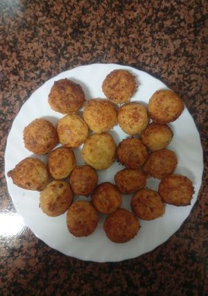 Una foto de Albóndigas de pan con queso