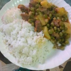 A picture of Coconut rice with peas stwe.