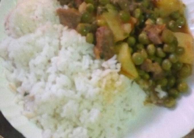 Coconut rice with peas stwe