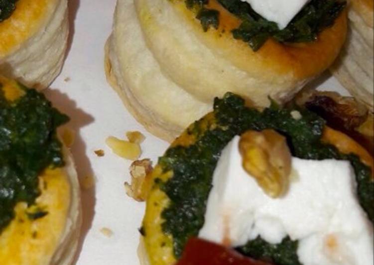 Mini volovanes con espinacas, queso y membrillo