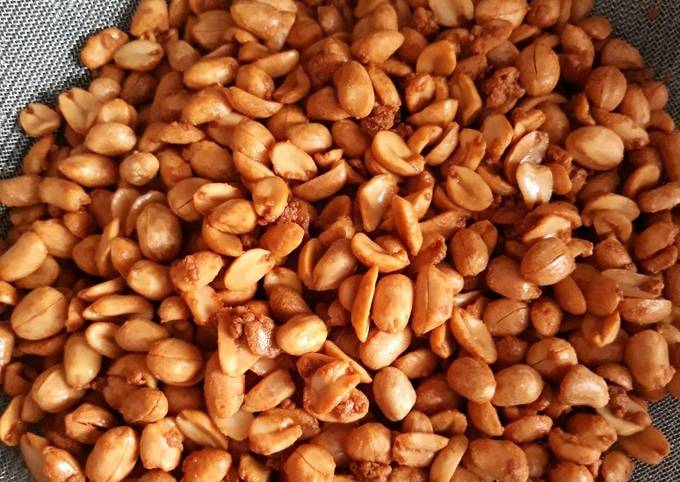 Kacang goreng renyah dan gurih